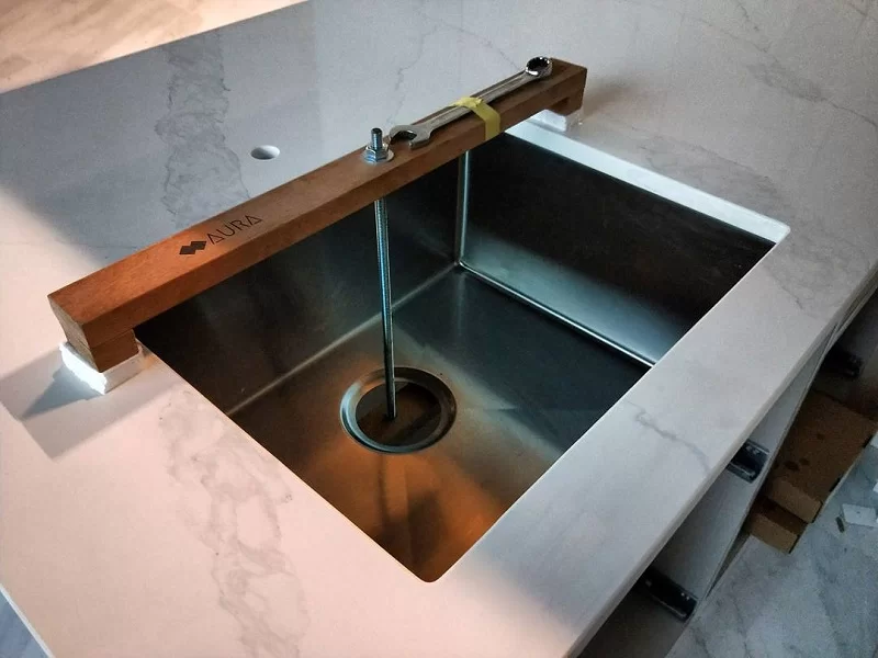 Aura-Sink-Clamp